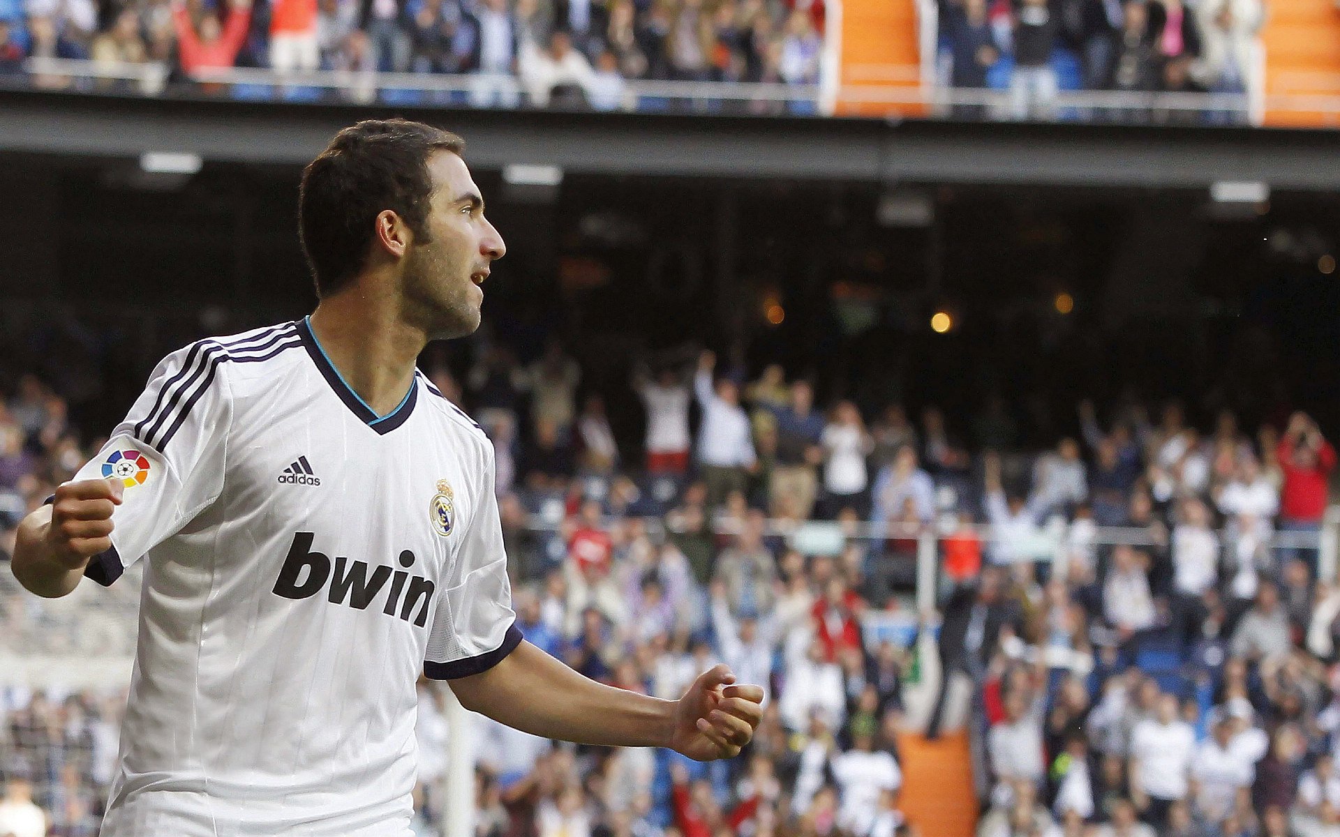 阿尔阿赫利中场核心伤愈复出,助力球队冲击冠军,阿尔阿赫利亚冠